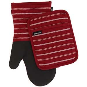 oven mitts and potholder set